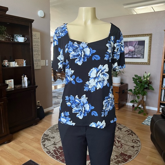 WHBM blue, black & white short sleeve blouse-size L - Picture 5 of 10